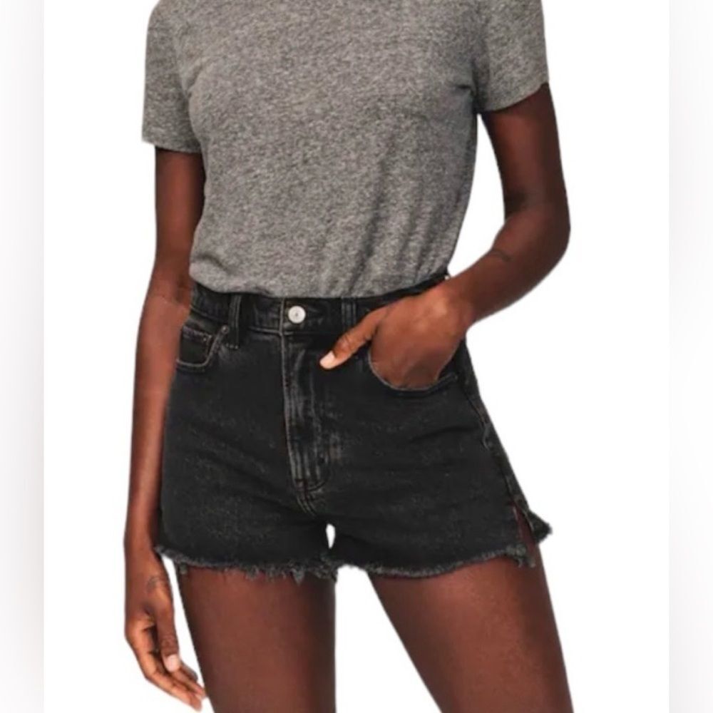 Abercrombie & Fitch The Mom Short Hi Rise Black Light Distressed 26/2